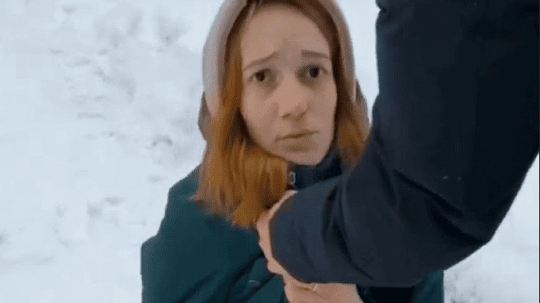 Спортики поймали закладчицу / Заставили суку извиняться / Наказание